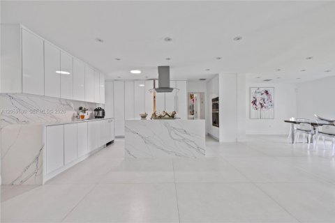 Villa ou maison à louer à Key Biscayne, Floride: 4 chambres, 204.01 m2 № 2169479 - photo 7
