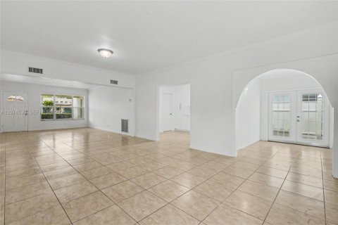 Casa en venta en Hollywood, Florida, 4 dormitorios, 218.51 m2 № 2312147 - foto 20