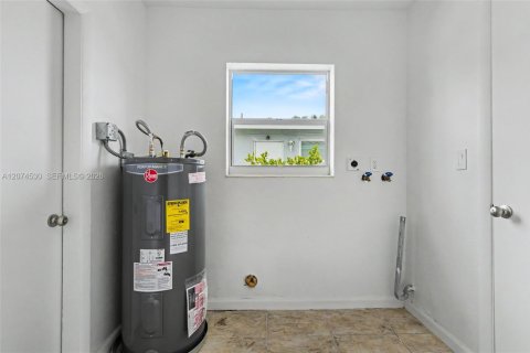 Casa en venta en Hollywood, Florida, 4 dormitorios, 218.51 m2 № 2312147 - foto 27