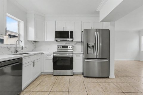 Casa en venta en Hollywood, Florida, 4 dormitorios, 218.51 m2 № 2312147 - foto 25