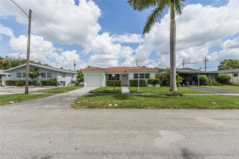Casa en venta en Hollywood, Florida, 4 dormitorios, 218.51 m2 № 2312147 - foto 3