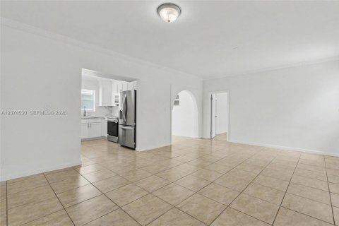 Casa en venta en Hollywood, Florida, 4 dormitorios, 218.51 m2 № 2312147 - foto 17