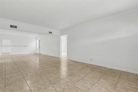 Casa en venta en Hollywood, Florida, 4 dormitorios, 218.51 m2 № 2312147 - foto 16