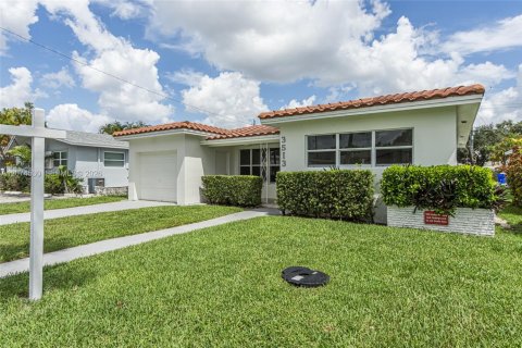 Casa en venta en Hollywood, Florida, 4 dormitorios, 218.51 m2 № 2312147 - foto 5