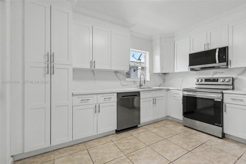 Casa en venta en Hollywood, Florida, 4 dormitorios, 218.51 m2 № 2312147 - foto 26