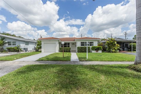 Casa en venta en Hollywood, Florida, 4 dormitorios, 218.51 m2 № 2312147 - foto 2
