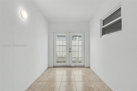 Casa en venta en Hollywood, Florida, 4 dormitorios, 218.51 m2 № 2312147 - foto 21