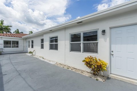 Casa en venta en Hollywood, Florida, 4 dormitorios, 218.51 m2 № 2312147 - foto 8