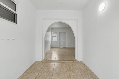 Casa en venta en Hollywood, Florida, 4 dormitorios, 218.51 m2 № 2312147 - foto 22