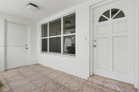 Casa en venta en Hollywood, Florida, 4 dormitorios, 218.51 m2 № 2312147 - foto 6