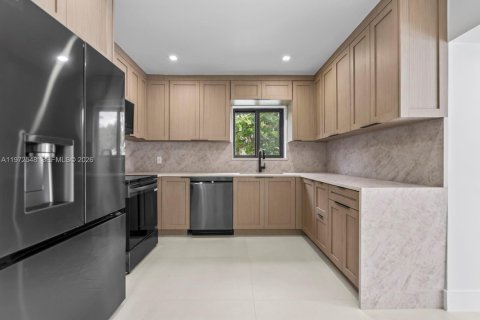 Casa en venta en Miami Beach, Florida, 4 dormitorios, 163.51 m2 № 2040360 - foto 3