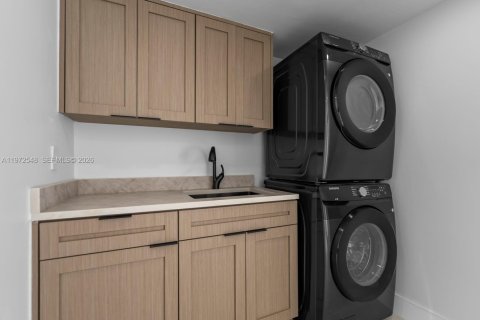 Casa en venta en Miami Beach, Florida, 4 dormitorios, 163.51 m2 № 2040360 - foto 6