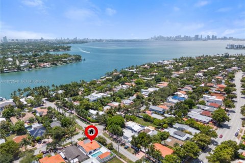 Casa en Miami Beach, Florida 4 dormitorios, 163.51 m2 № 2040360