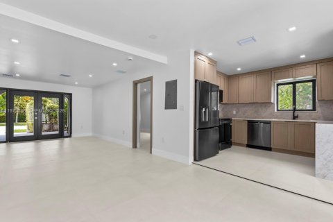 Casa en venta en Miami Beach, Florida, 4 dormitorios, 163.51 m2 № 2040360 - foto 5