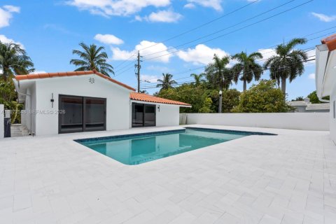 Casa en venta en Miami Beach, Florida, 4 dormitorios, 163.51 m2 № 2040360 - foto 8