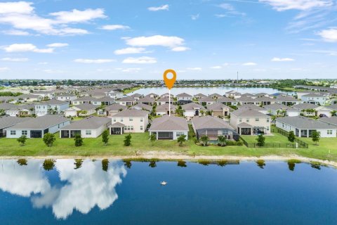 Villa ou maison à Cape Coral, Floride 4 chambres № 2037836