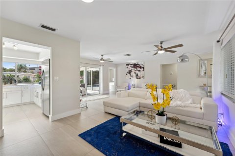 House in Fort Lauderdale, Florida 3 bedrooms, 147.16 sq.m. № 1978743 - photo 3