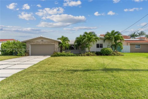 House in Fort Lauderdale, Florida 3 bedrooms, 147.16 sq.m. № 1978743