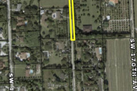 Купить коммерческую недвижимость в Майами, Флорида № 1959264 - фото 2