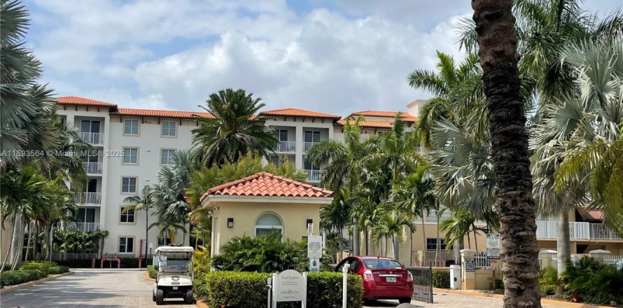 Condo in Doral, Florida, 2 bedrooms  № 1945685