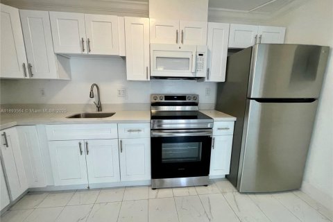 Condo in Doral, Florida, 2 bedrooms  № 1945685 - photo 4