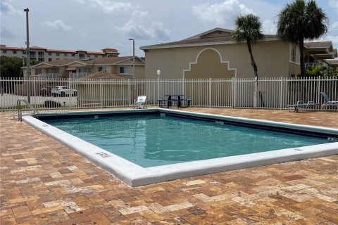 Condo in Doral, Florida, 2 bedrooms  № 1945685 - photo 16
