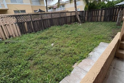 Condo in Doral, Florida, 2 bedrooms  № 1945685 - photo 22