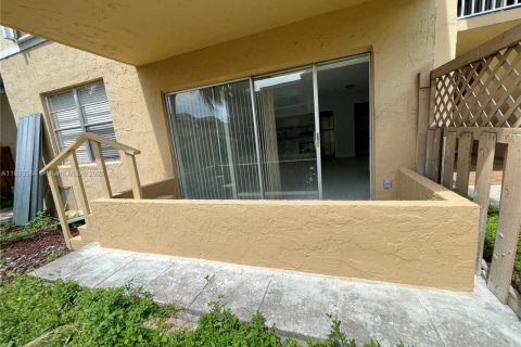 Condo in Doral, Florida, 2 bedrooms  № 1945685 - photo 18