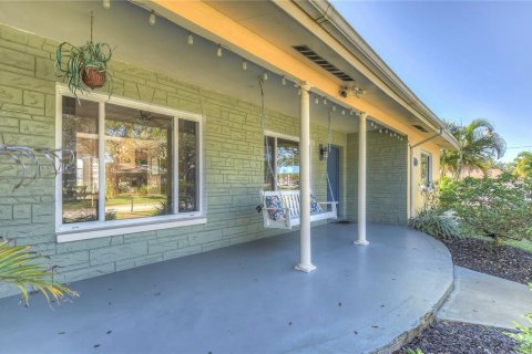 Casa en alquiler en Gulfport, Florida, 3 dormitorios, 130.99 m2 № 522957 - foto 2