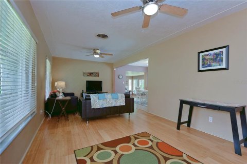 Casa en alquiler en Gulfport, Florida, 3 dormitorios, 130.99 m2 № 522957 - foto 13