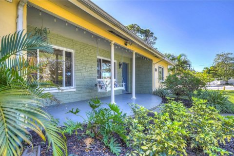 Casa en alquiler en Gulfport, Florida, 3 dormitorios, 130.99 m2 № 522957 - foto 4