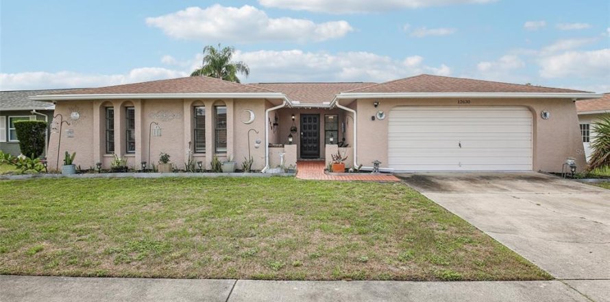 Villa ou maison à Hudson, Floride 4 chambres, 167.6 m2 № 2342268