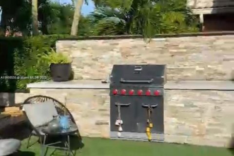 Casa en alquiler en Miami, Florida, 3 dormitorios, 136.47 m2 № 1972715 - foto 19