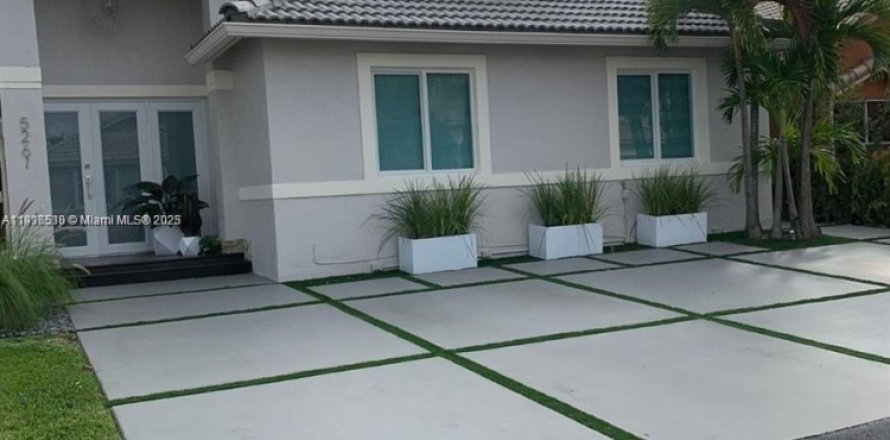 Casa en Miami, Florida 3 dormitorios, 136.47 m2 № 1972715
