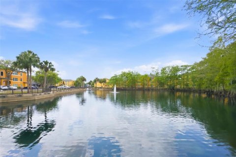 Condo in Orlando, Florida, 2 bedrooms  № 2213222 - photo 23