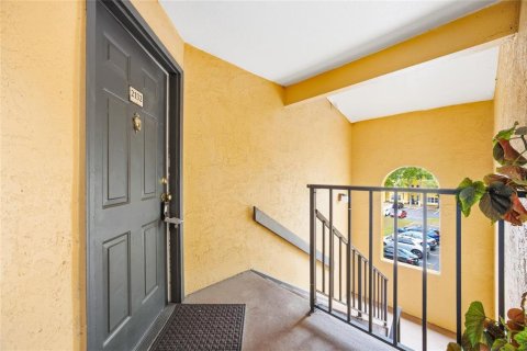 Condo in Orlando, Florida, 2 bedrooms  № 2213222 - photo 4