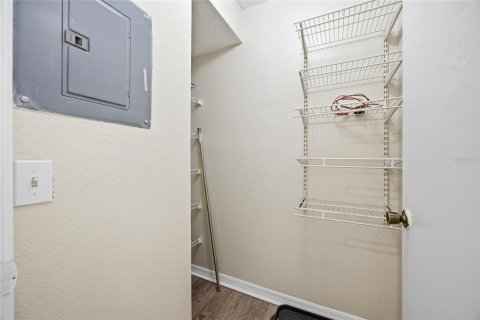 Condo in Orlando, Florida, 2 bedrooms  № 2213222 - photo 14