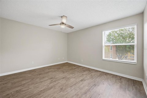 Condo in Orlando, Florida, 2 bedrooms  № 2213222 - photo 17