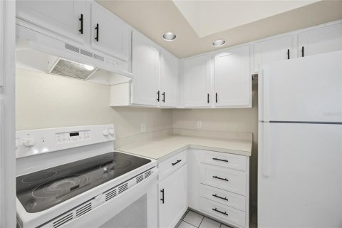 Condo in Orlando, Florida, 2 bedrooms  № 2213222 - photo 5