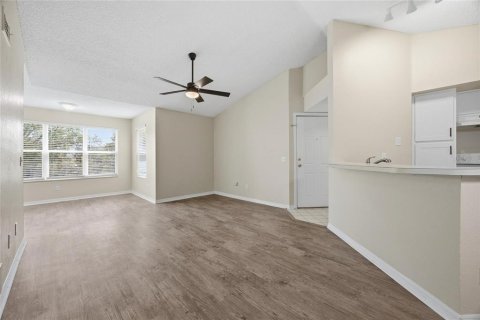 Condo in Orlando, Florida, 2 bedrooms  № 2213222 - photo 9