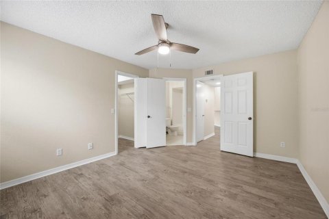 Condo in Orlando, Florida, 2 bedrooms  № 2213222 - photo 15