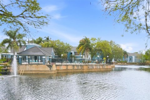 Condo in Orlando, Florida, 2 bedrooms  № 2213222 - photo 3