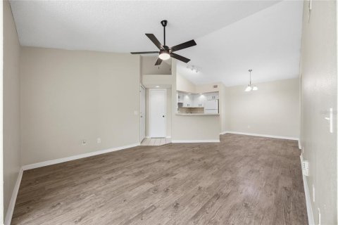 Condo in Orlando, Florida, 2 bedrooms  № 2213222 - photo 7