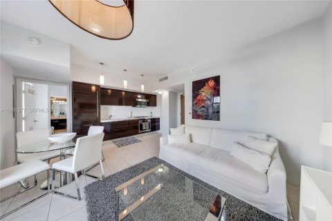 Condo in Miami Beach, Florida, 1 bedroom  № 2000410 - photo 2