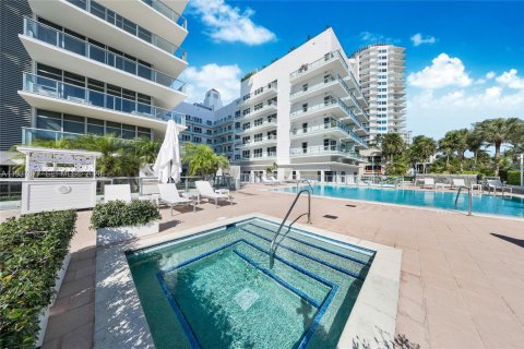 Condo in Miami Beach, Florida, 1 bedroom  № 2000410 - photo 9
