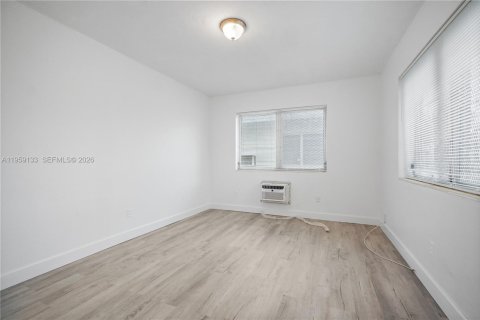 Villa ou maison à louer à Miami Beach, Floride: 2 chambres, 620.31 m2 № 2027686 - photo 21