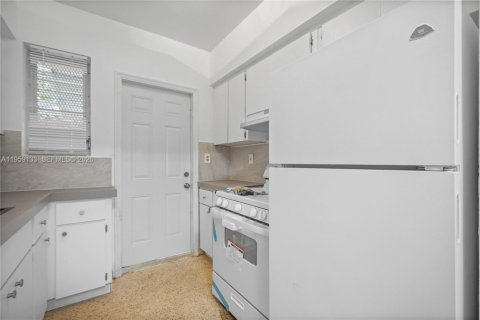 Villa ou maison à louer à Miami Beach, Floride: 2 chambres, 620.31 m2 № 2027686 - photo 3