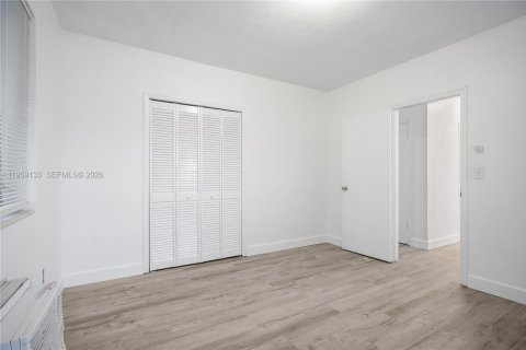 Villa ou maison à louer à Miami Beach, Floride: 2 chambres, 620.31 m2 № 2027686 - photo 29