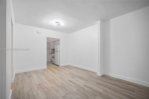 Villa ou maison à louer à Miami Beach, Floride: 2 chambres, 620.31 m2 № 2027686 - photo 14