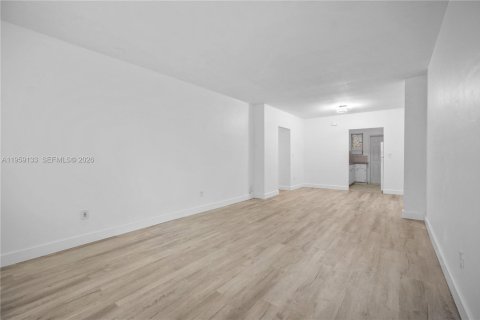 Villa ou maison à louer à Miami Beach, Floride: 2 chambres, 620.31 m2 № 2027686 - photo 9